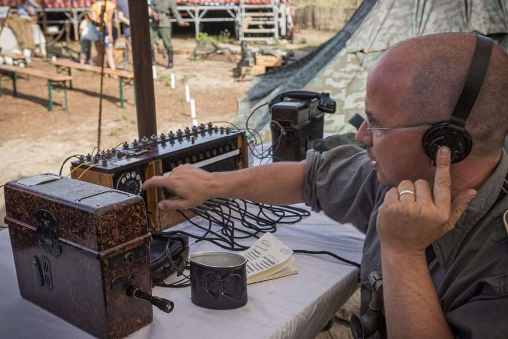 Opérateur de radio de l'armée allemande avec au central